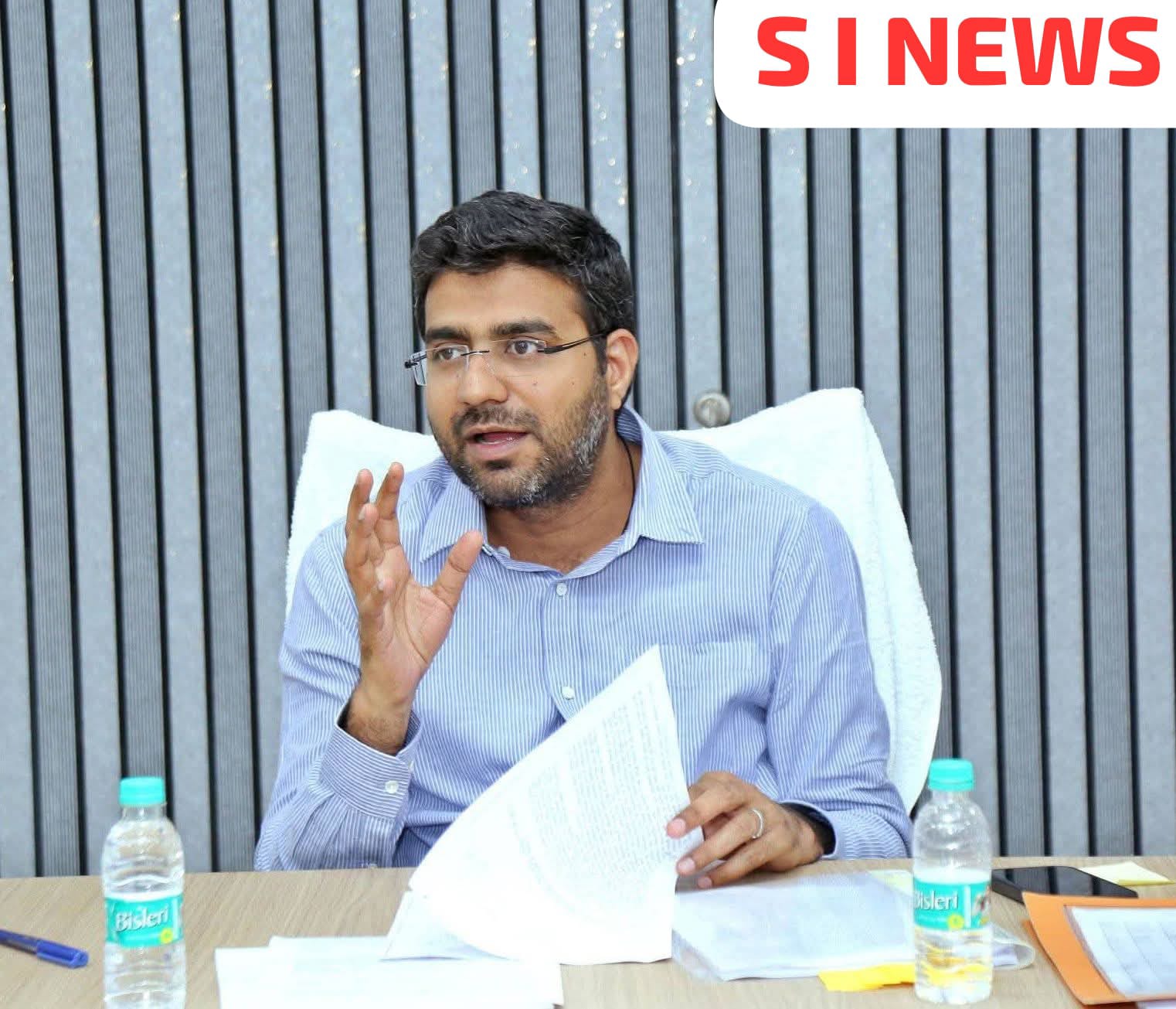 2011 में बने IAS, कौन हैं गोरखपुर के DM दीपक मीणा?