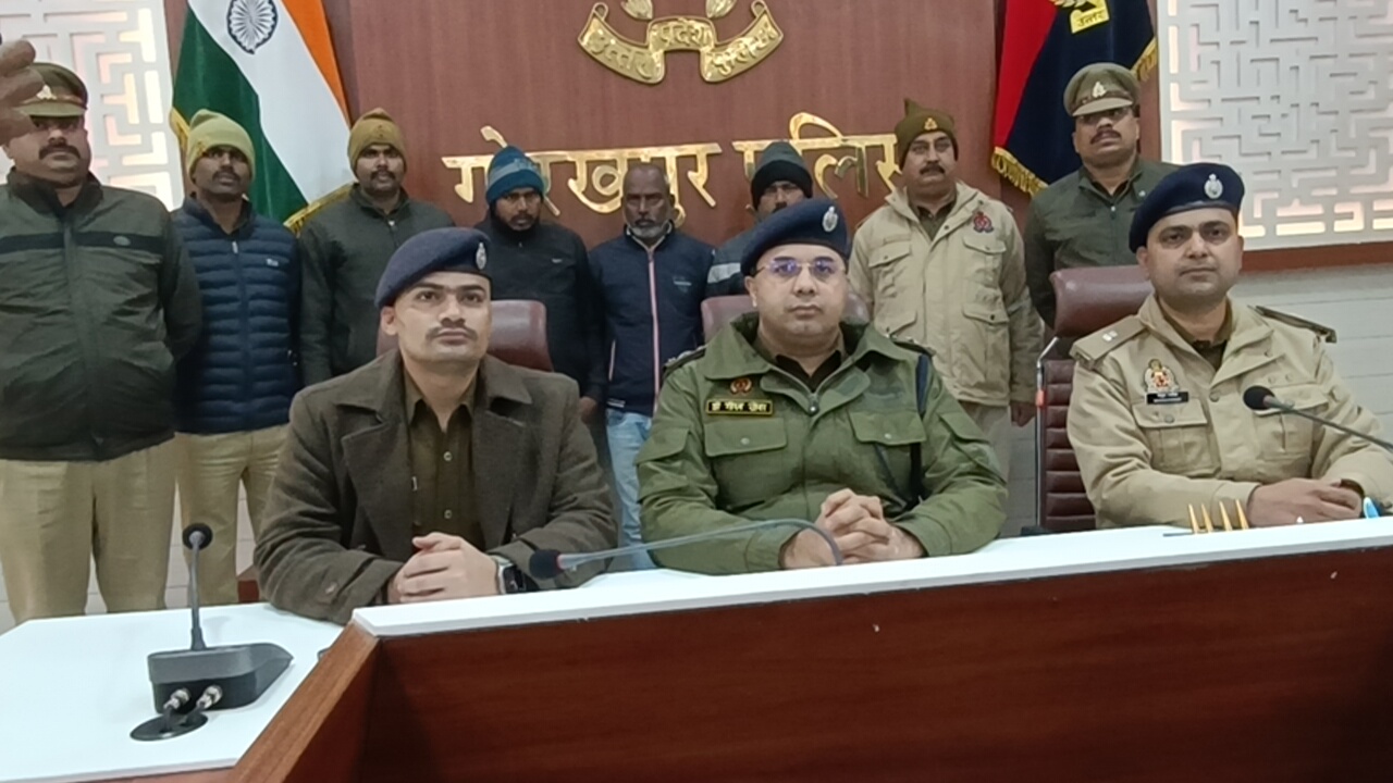 रामगढ़ ताल पुलिस ने कूटरचित दस्तावेज के सहारे जमीन बैनामा करने वाले गिरोह के तीन सदस्यों को किया गिरफ्तार