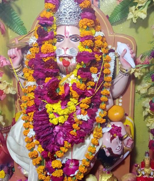 बारी समाज के कुल देवता नरसिंह भगवान इटौंजा उसना गांव में स्थित भव्य मंदिर हवन एवं विशाल भंडारा