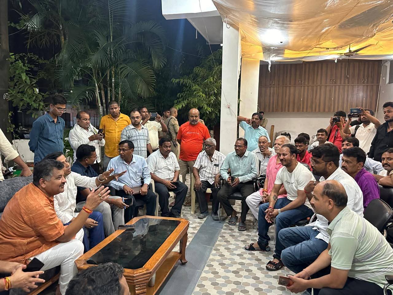 विरासत गलियारा के व्यापारियों साथ  ग्रामीण विधायक विपिन सिंह ने की बैठक