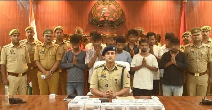 सोशल मीडिया पर हथियार लहराने वाले 71-71 लाला गैंग" को कुशीनगर पुलिस ने किया गिरफ्तार