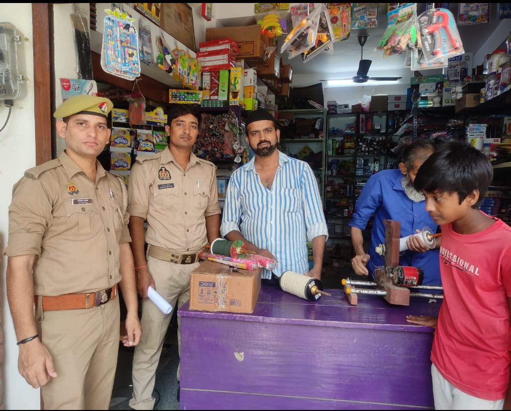 सूरजकुंड ओवर ब्रिज हादसे के बाद तिवारीपुर पुलिस की कार्रवाई तेज, पतंग की दुकानों पर चीनी मांझे की तलाश