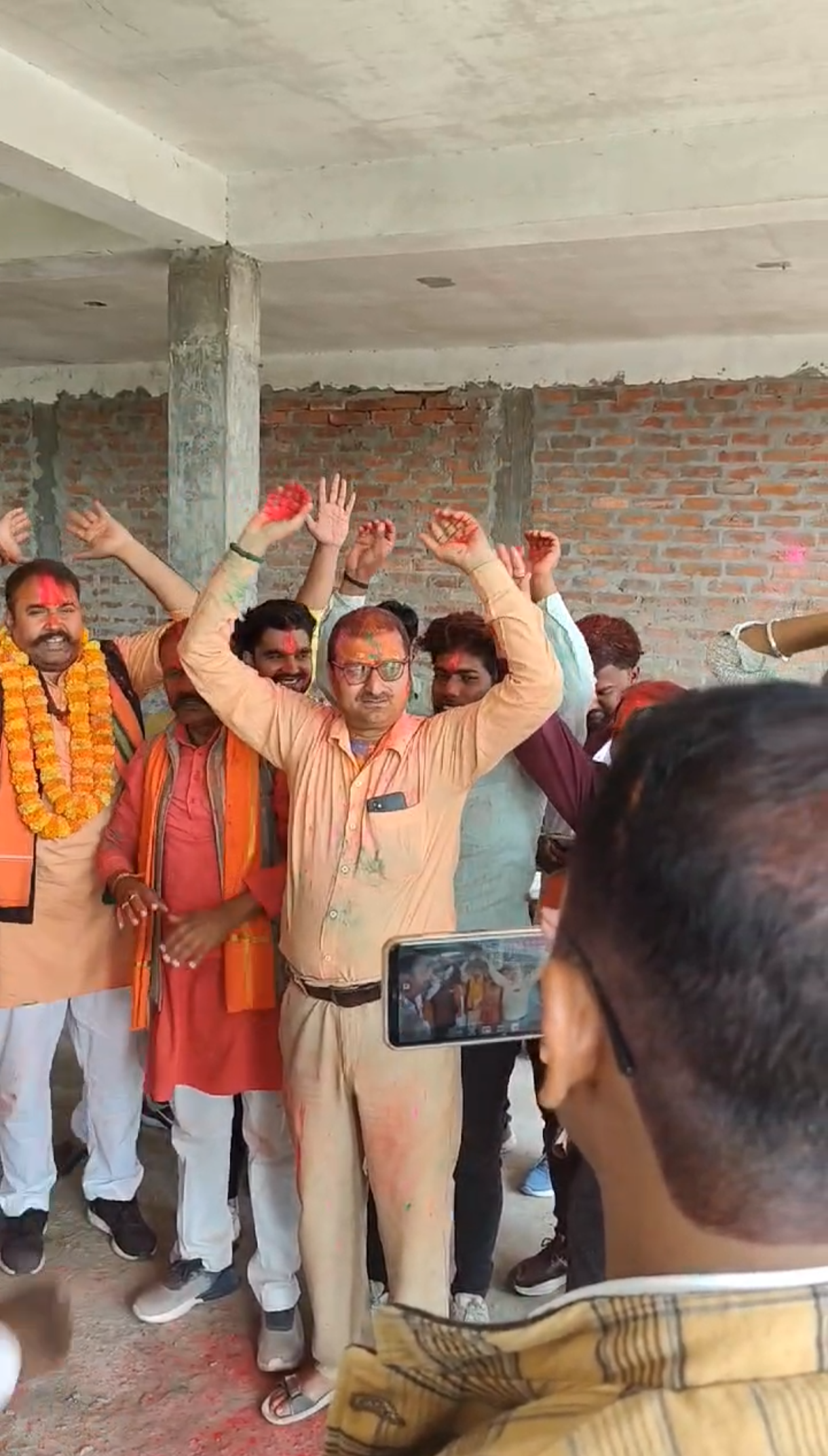 आज़ रास्टीय अध्य्क्ष जन समर्पण पार्टी के अध्य्क्षच अभिषेक चंद क़े नेत्रीत्व मे पार्टि कार्यलय पर  होलि मिलन समारोह ऱखा गया