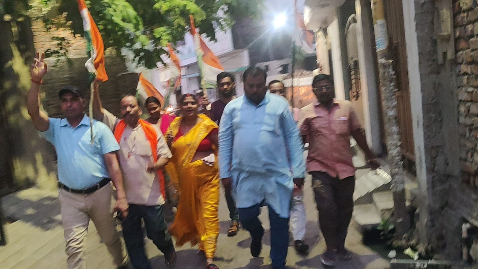 तुर्कमानपुर वार्ड के भाजपा कार्यकर्ता ने निकली सेना के पक्ष में तिरंगा यात्रा निकली