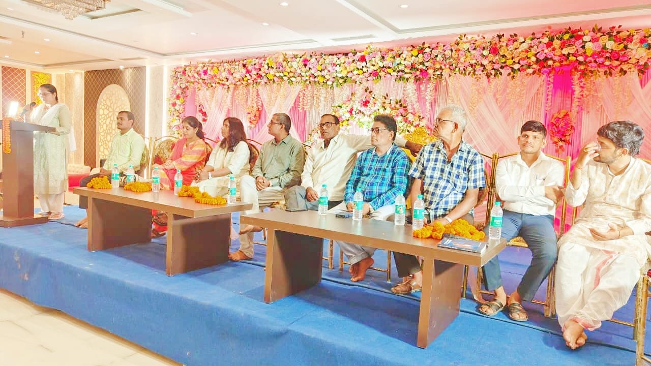 विश्वकर्मा जयंती के अवसर पर विजय आई टी आई कॉलेज ने उपनिषद मिशन संस्था के साथ तकनीकी के छात्रों को साहित्य के संस्कार देने के लिए एक काव्य गोष्ठी का आयोजन किया