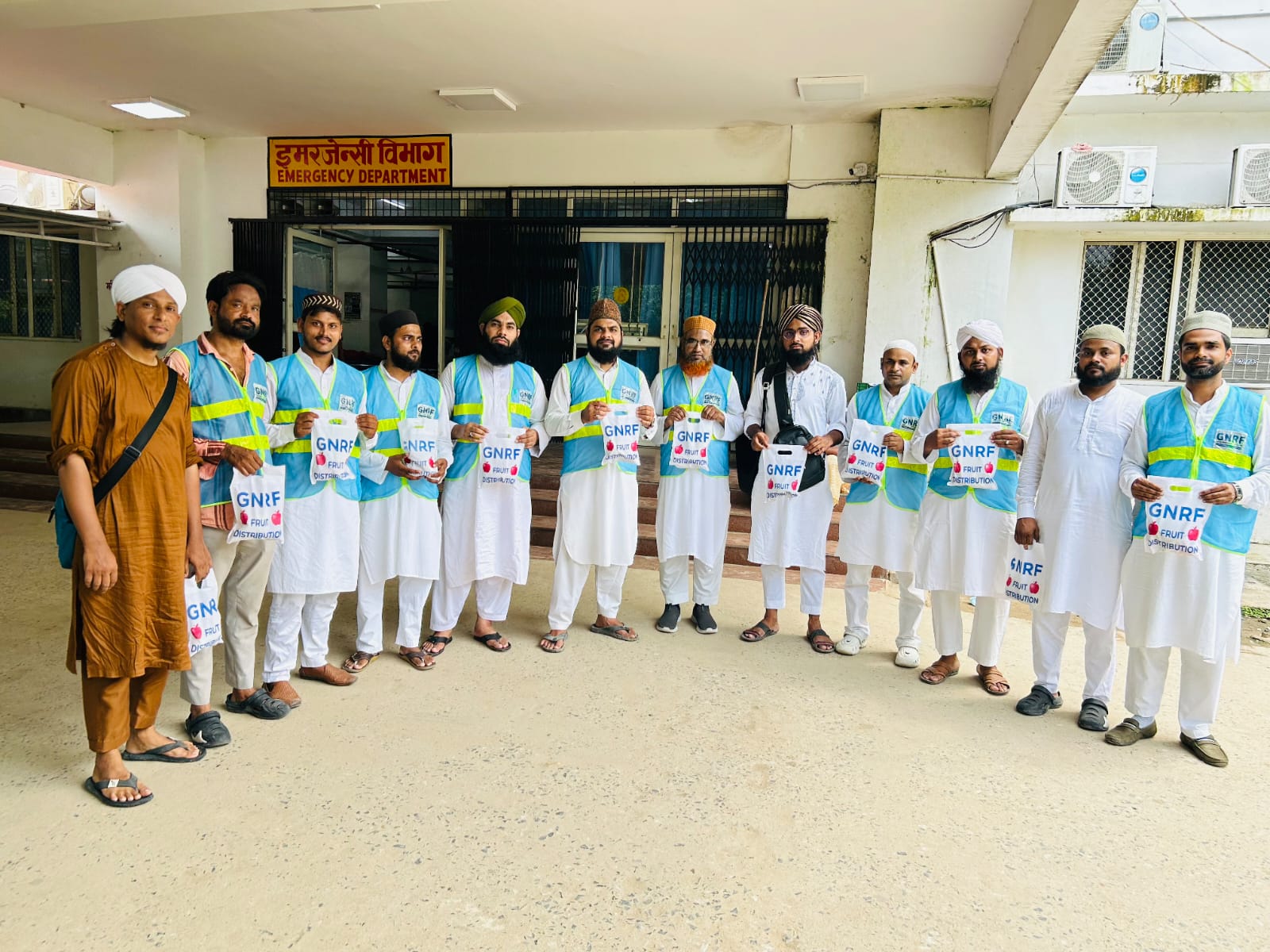 गाज़ीपुर दावत-ए-इस्लामी हिंद के फ़लाही विभाग जी.एन.आर.एफ़ (ग़रीब नवाज़ रिलीफ़ फ़ाउंडेशन) की ओर से 1500 साला ईद मिलादुन्नबी के अवसर पर देशभर में सामाजिक सेवाएँ