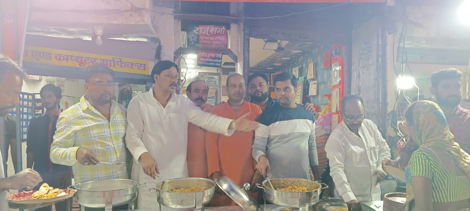 इंडियन ह्यूमन राइट ऑर्गनाइजेशन के द्वारा बक्शीपुर श्री श्री दुर्गा नवयुवक कमेटी द्वारा कार्यक्रम आयोजित किया गया जिसमें राष्ट्रीय अध्यक्ष इंडियन हुमन राइट्स ऑर्गेनाइजेशन के व महानगर उपाध्यक्ष व आदि गण भी उपस्थित रहे