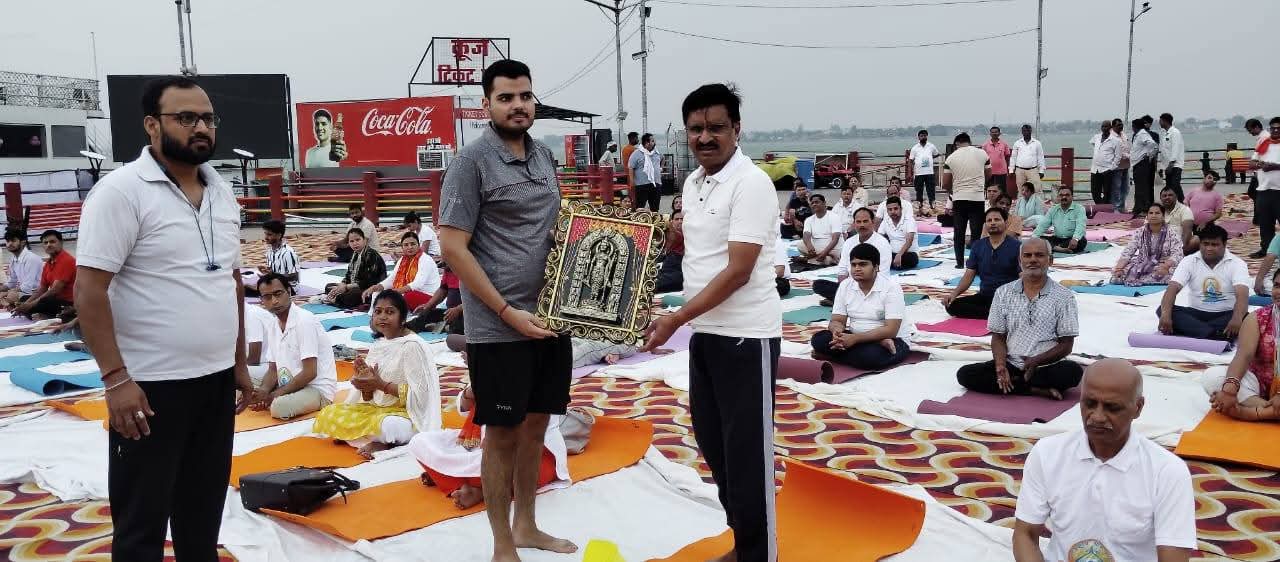 अंतर्राष्ट्रीय योग दिवस उपलक्ष  में नौका विहार पर योग कार्यक्रम का उद्घाटन