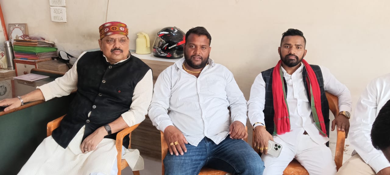 गोरखपुर में सपा का सियासी घमासान शुरू