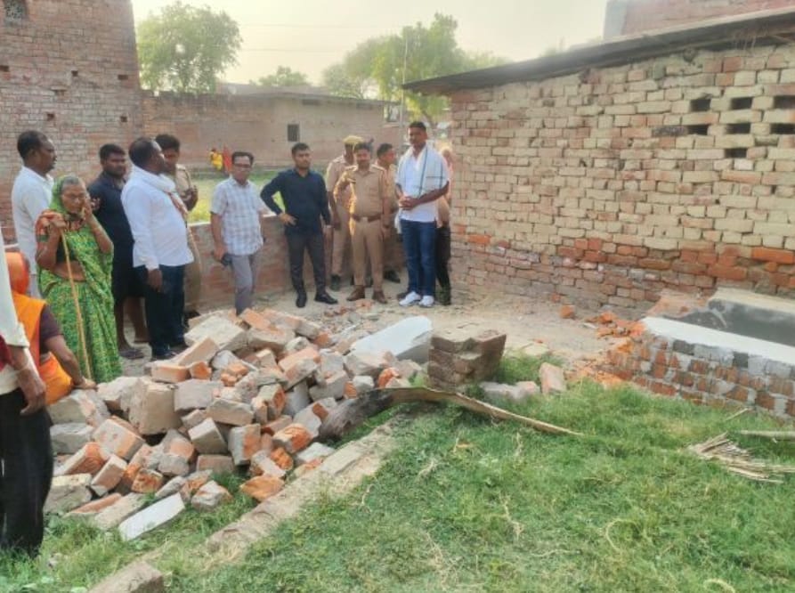 DM के निर्देश पर सिहोरी पहुंचे ज्वाइंट मजिस्ट्रेट ने हल कराया मामला, प्रधान प्रतिनिधि ने लेखपाल के खिलाफ ही दी थी तहरीर